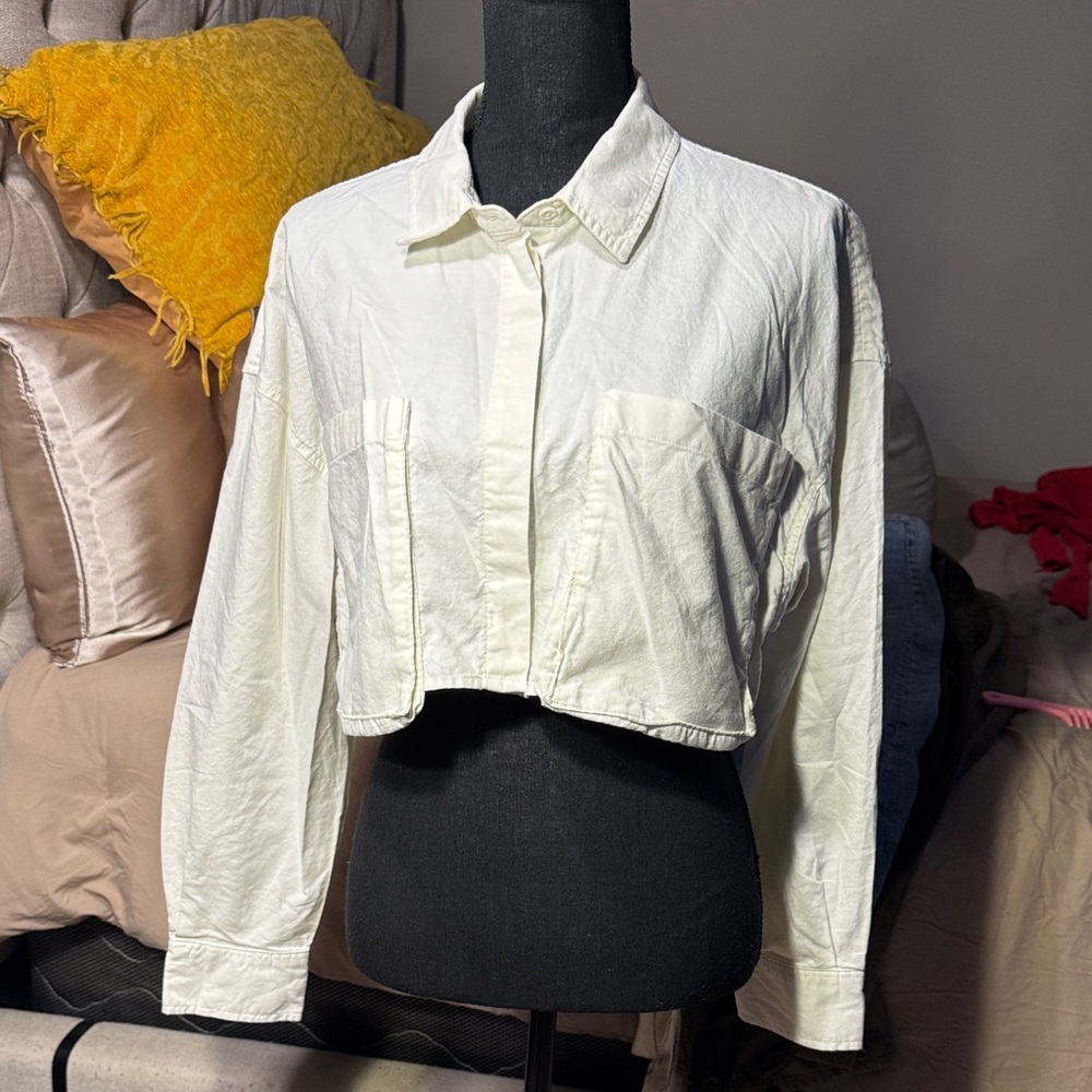 Forever 21 Cream Cropped Shirt